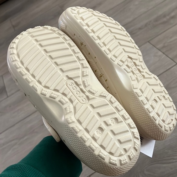 Disney x Crocs Christmas 2022 Holiday Fleece lined Mickey and Friends - Picture 6 of 6